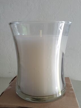 Belize Veranda Home scent Soy candle 13 oz 60 hours burn time New Home Interiors